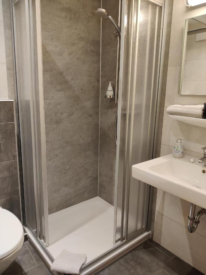 Alt Reinsport Hotel Piesport Bagian luar foto