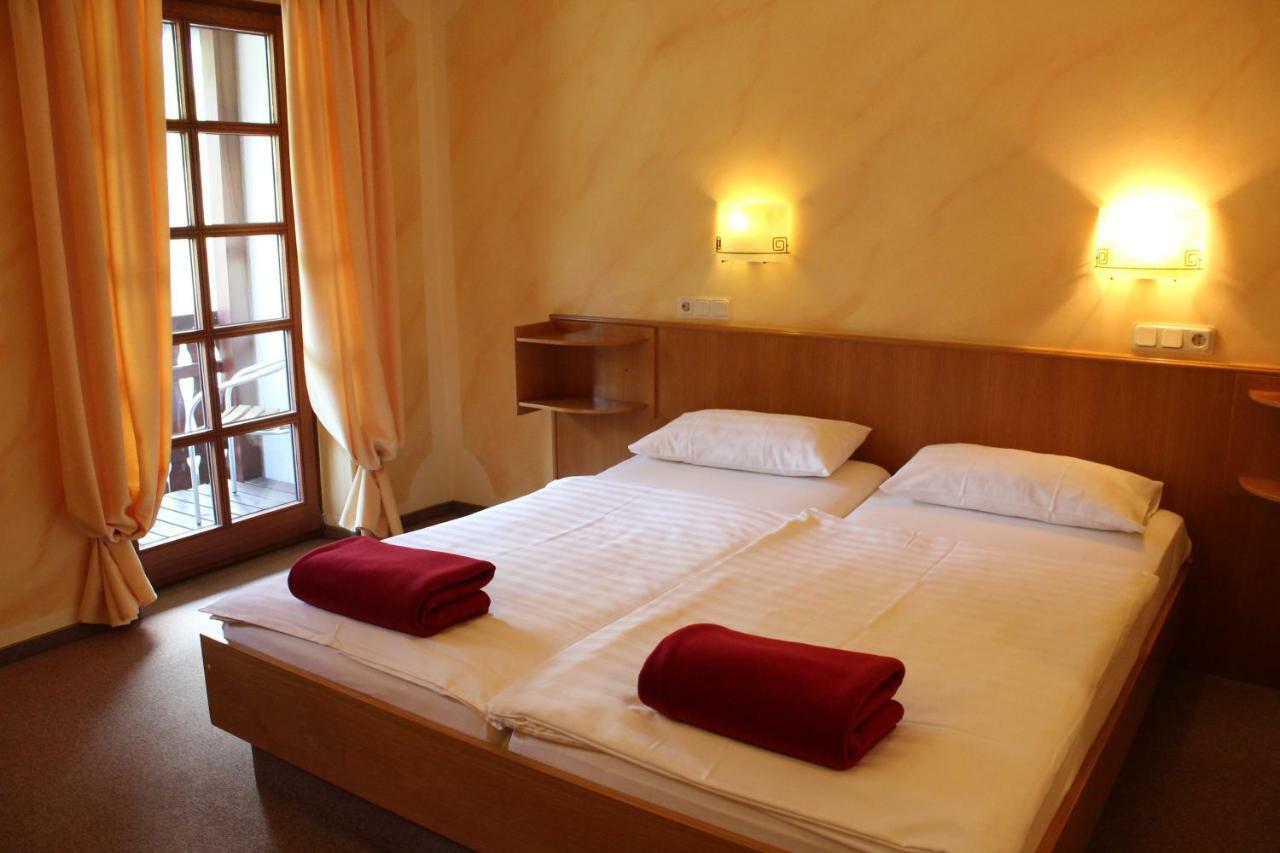 Alt Reinsport Hotel Piesport Bagian luar foto